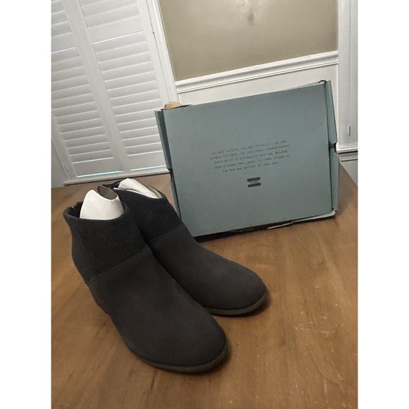 TOMS Boots Womens Size 12 Gray Lacy Suede Felt Ankle Booties Block Heel 100130B - Picture 1 of 7